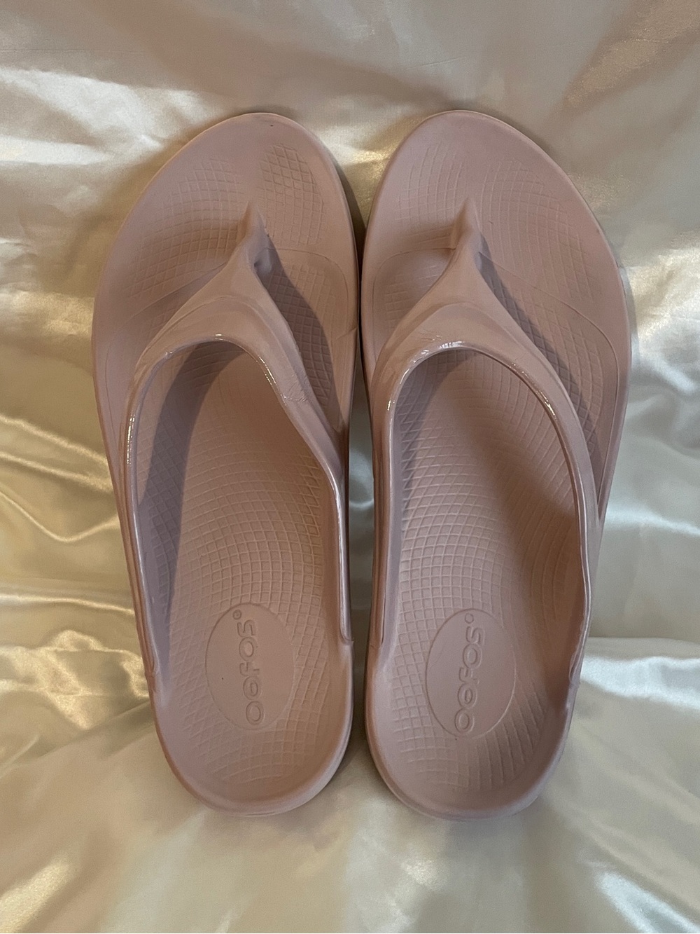 OOFOS Oolala woman Size 10 great condition clean & sanitized